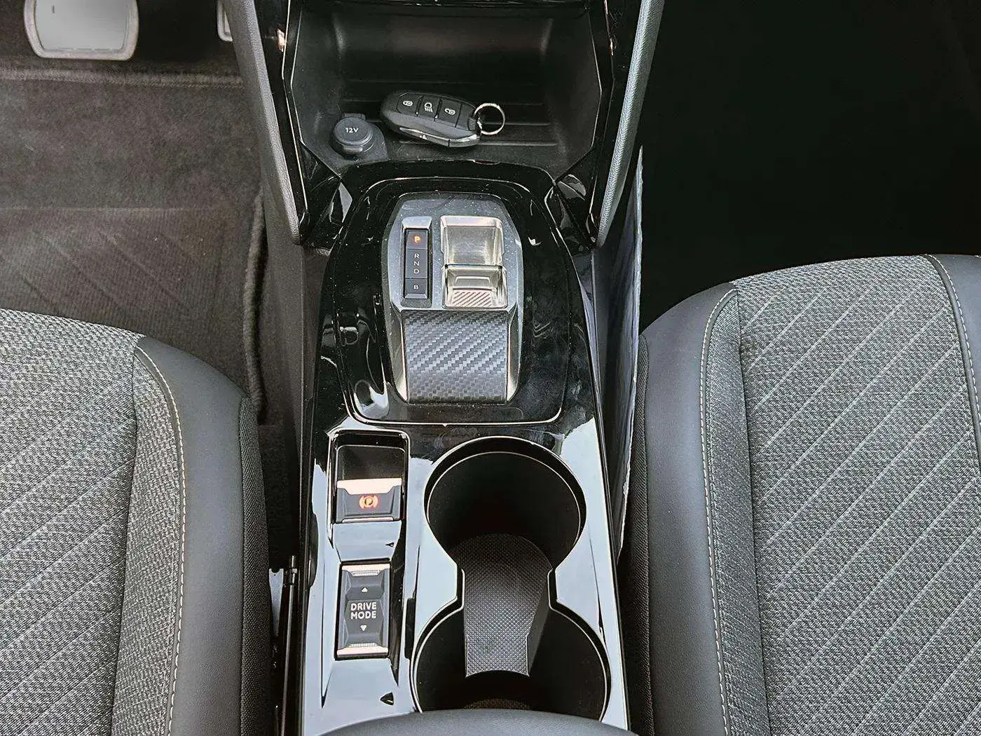 Peugeot e-2008 50 kWh Allure Pack 22