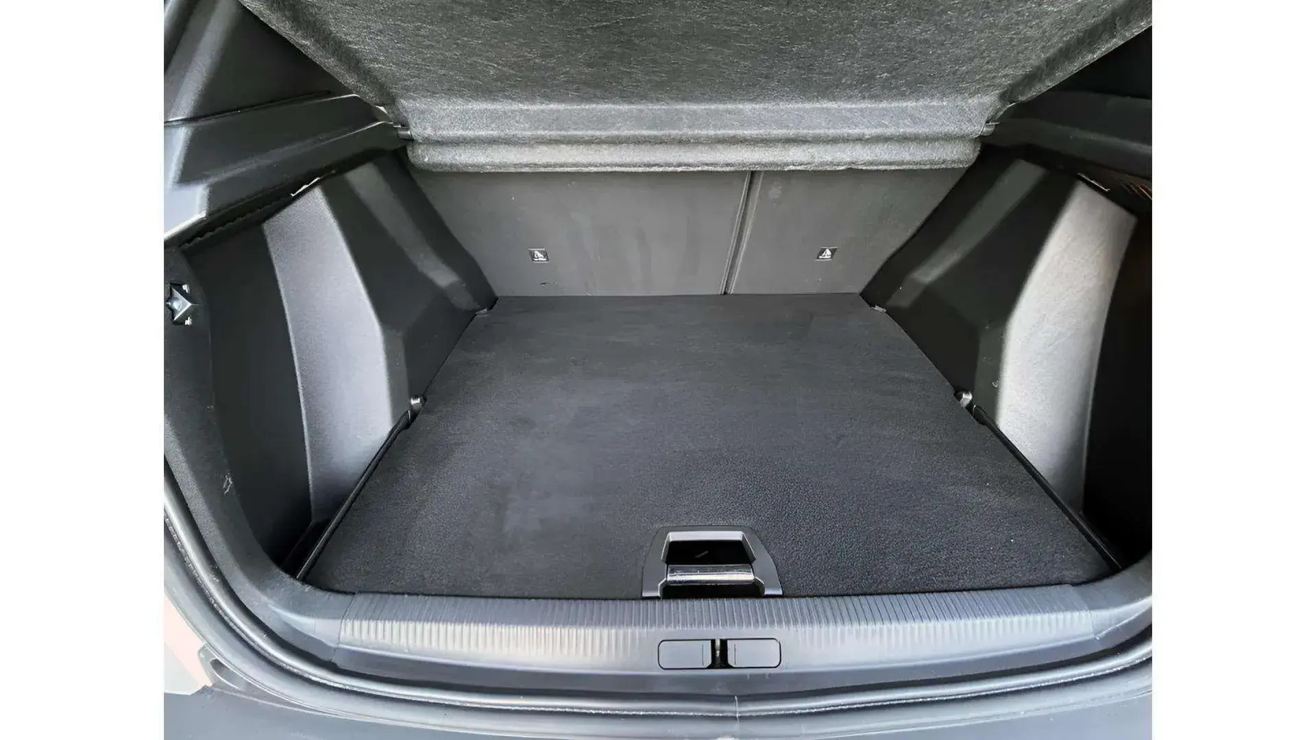 Peugeot e-2008 50 kWh Allure Pack 26