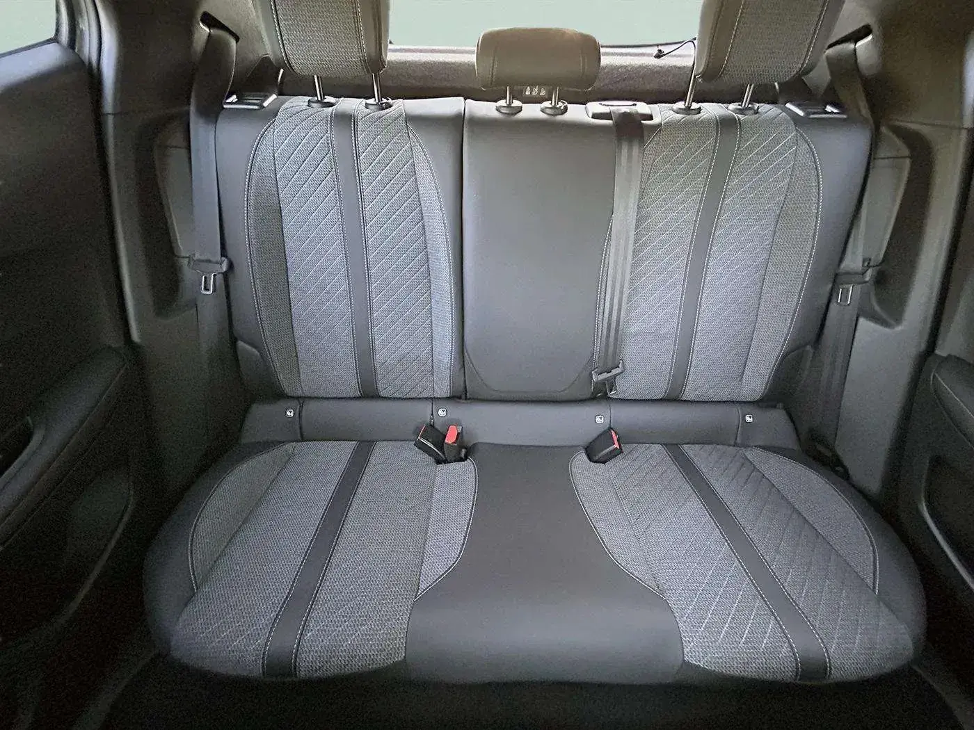 Peugeot e-2008 50 kWh Allure Pack 29