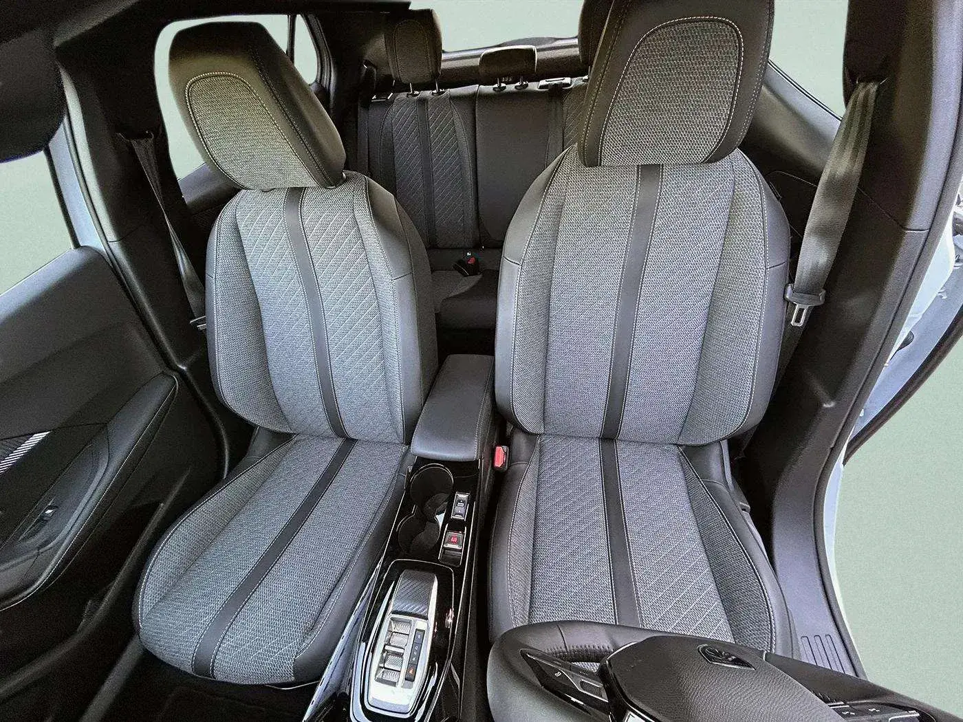 Peugeot e-2008 50 kWh Allure Pack 30