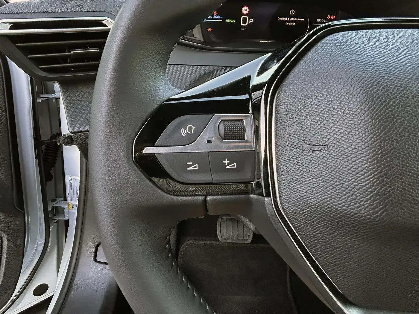 Peugeot e-2008 50 kWh Allure Pack 32