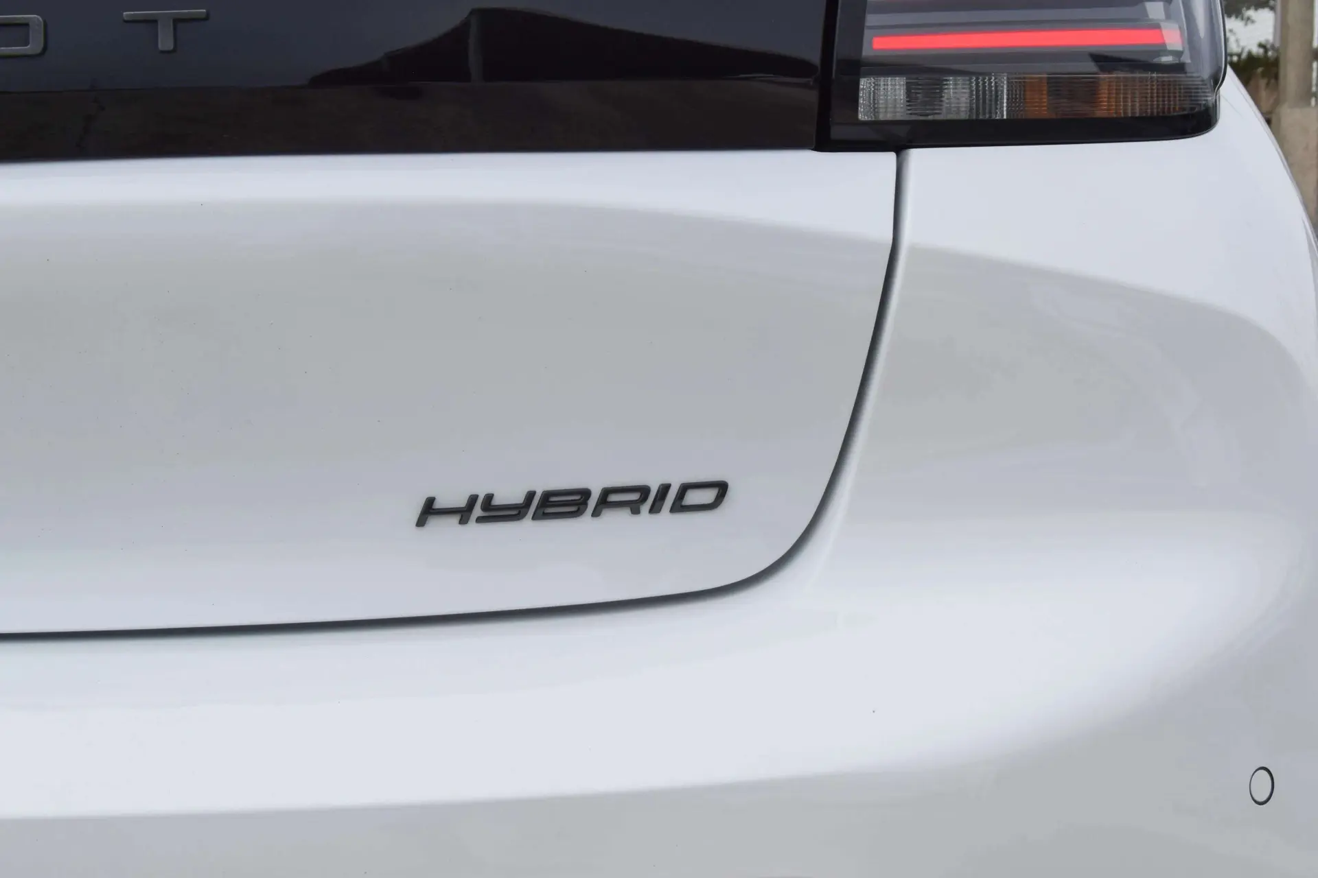 Peugeot 208 1.2 Hybrid Allure e-DCS6 27