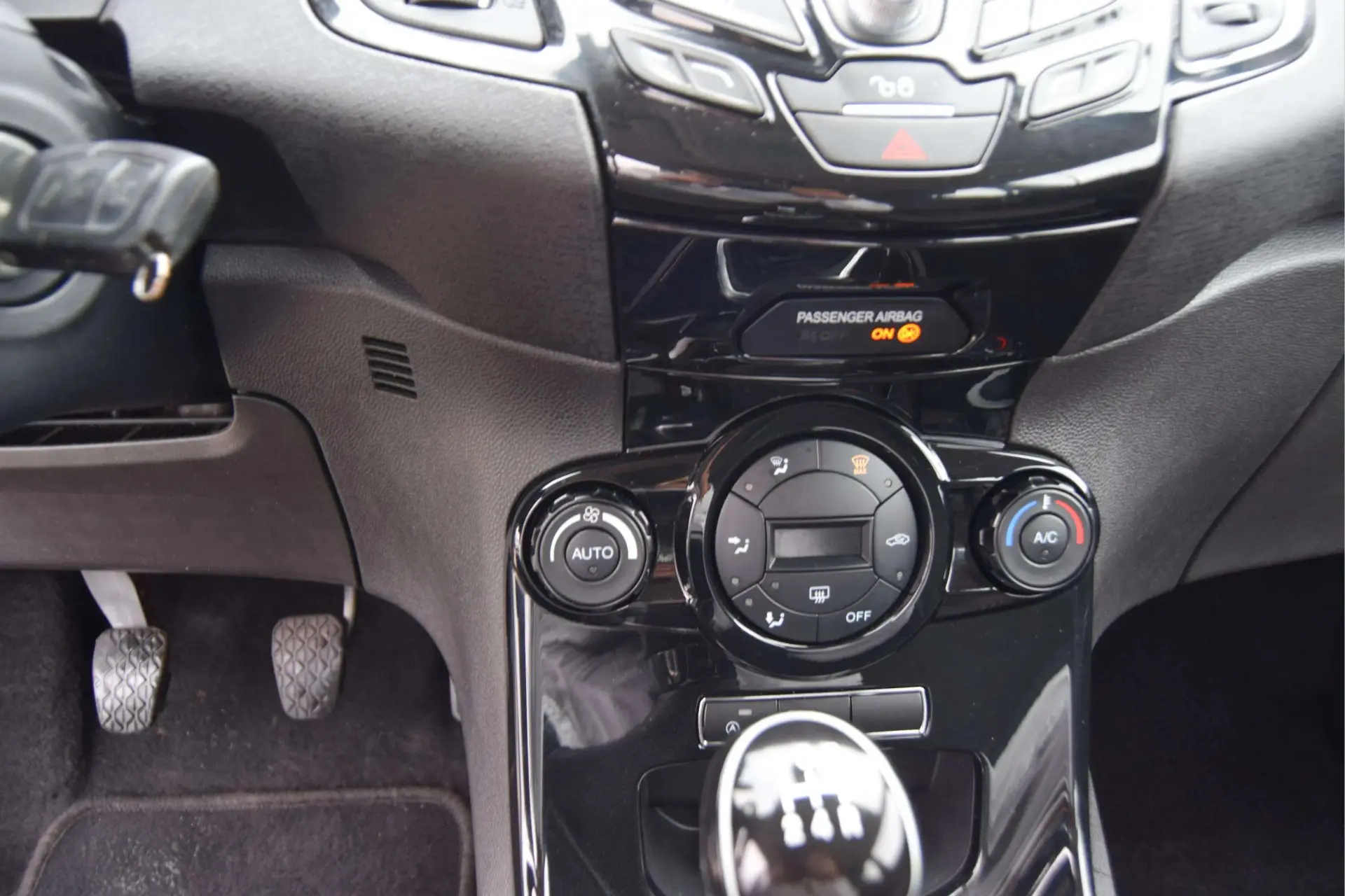 Ford Fiesta 1.5 TDCi Titanium 13