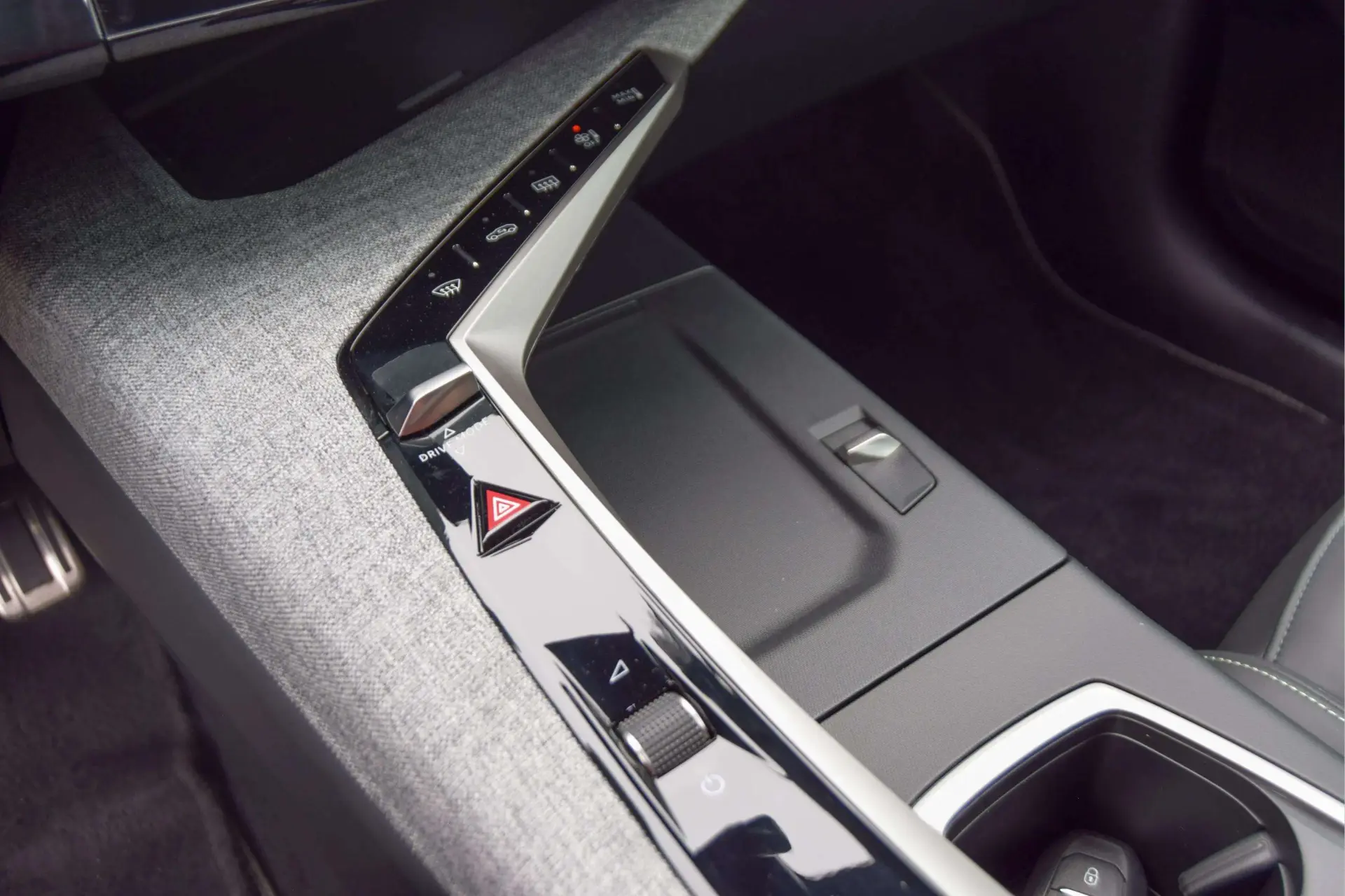 Peugeot E-3008 73 kWh GT 24