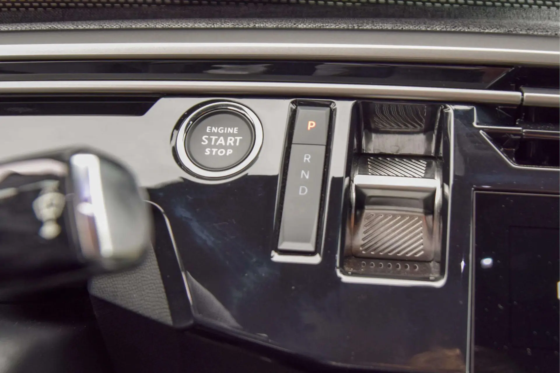 Peugeot E-3008 73 kWh GT 51