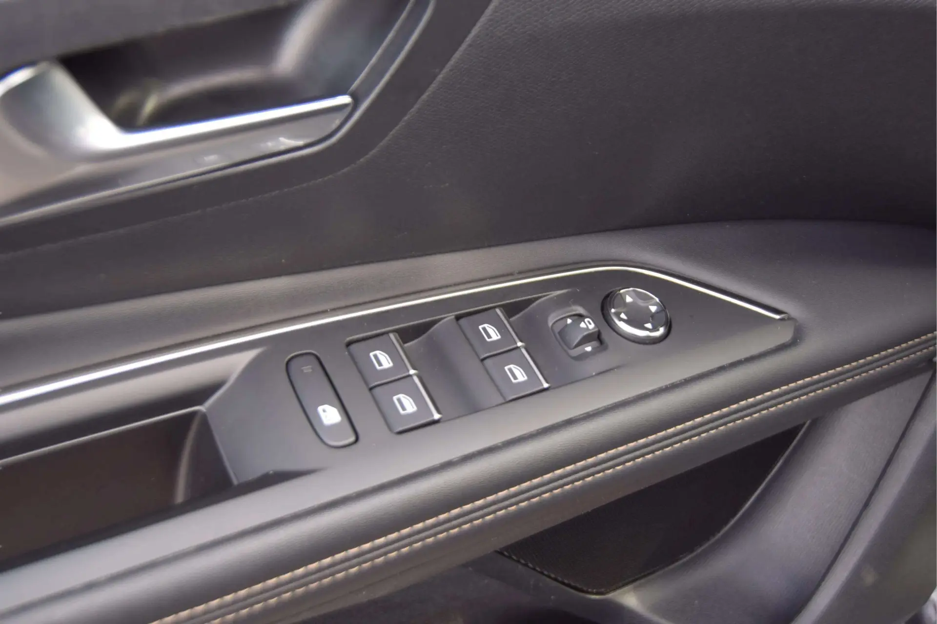 Peugeot 3008 1.6 HYBRID GT PACK e-EAT8 31