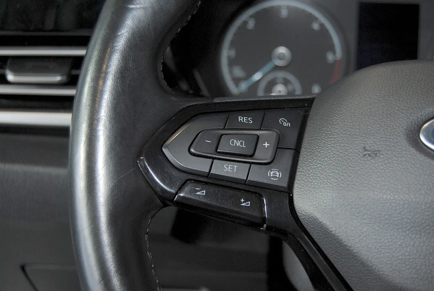 Ford Tourneo Connect 2.0 TDCi Titanium 5 lugares 23