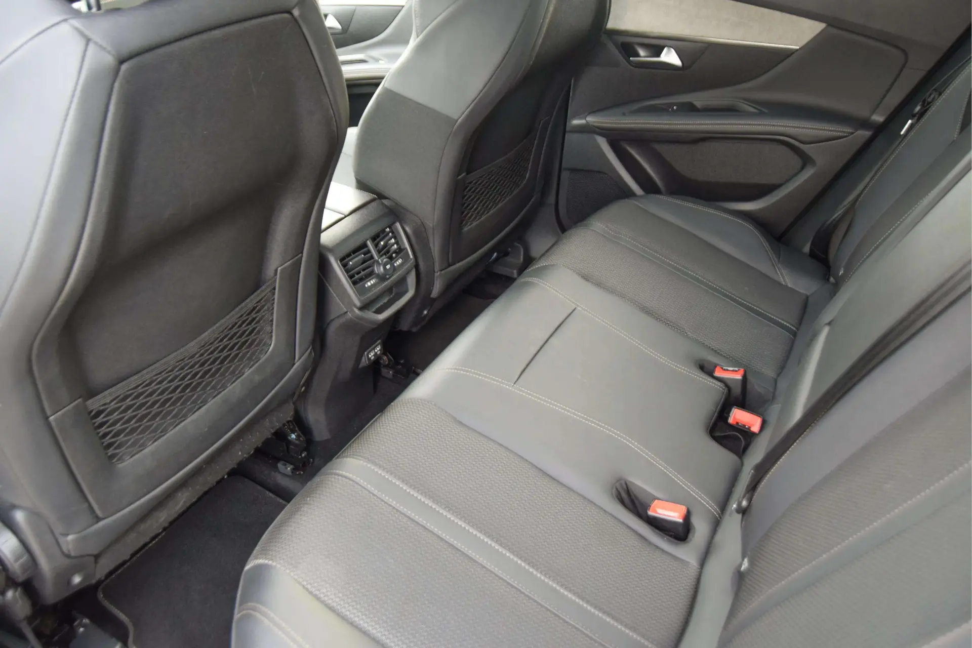 Peugeot 3008 1.6 HYBRID GT PACK e-EAT8 10
