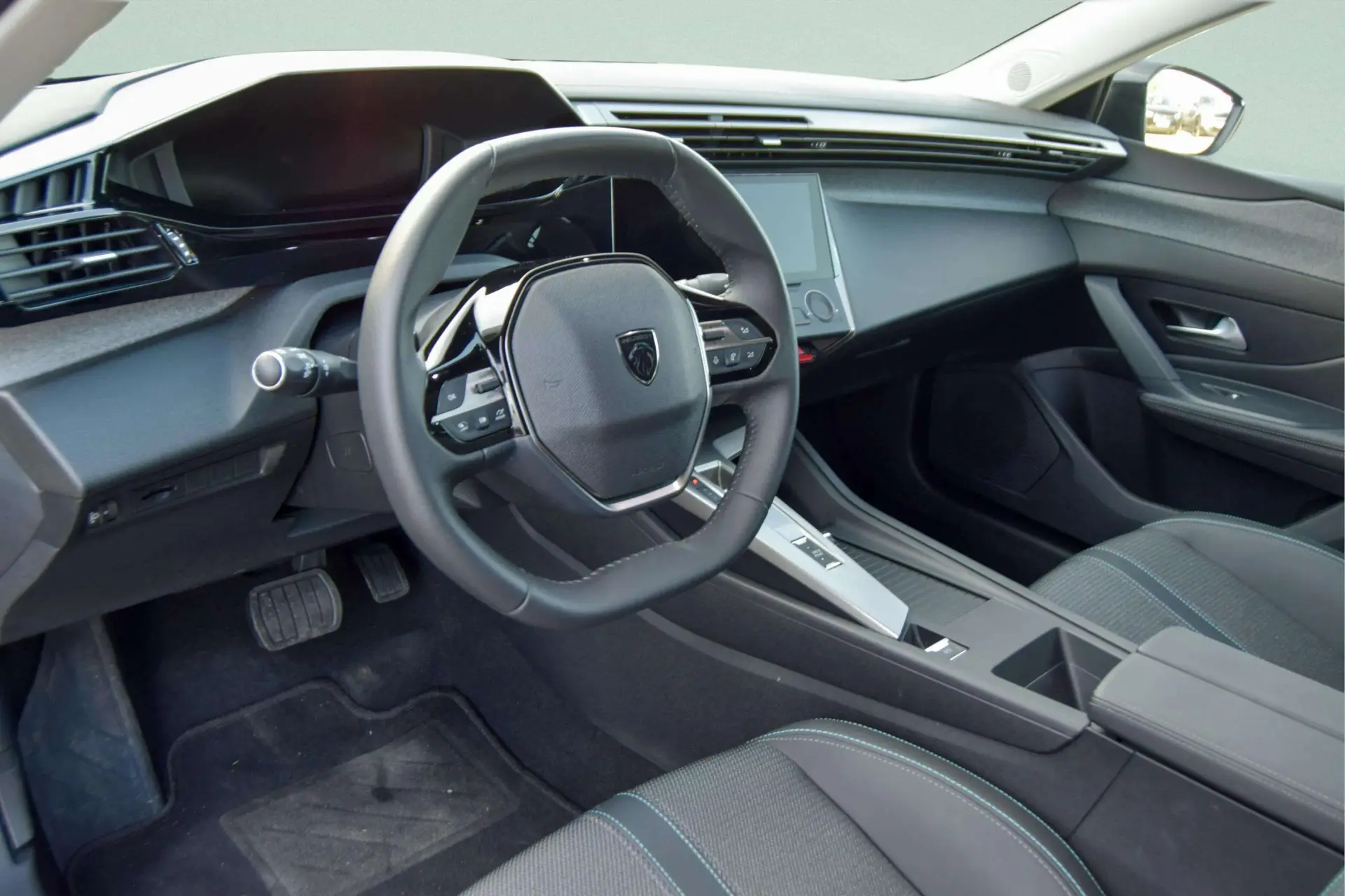 Peugeot 408 1.2 Hybrid Allure e-DCS6 25