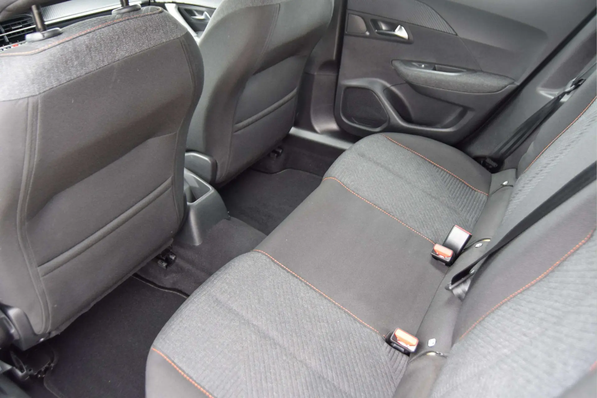Peugeot 2008 1.2 PureTech Style 23