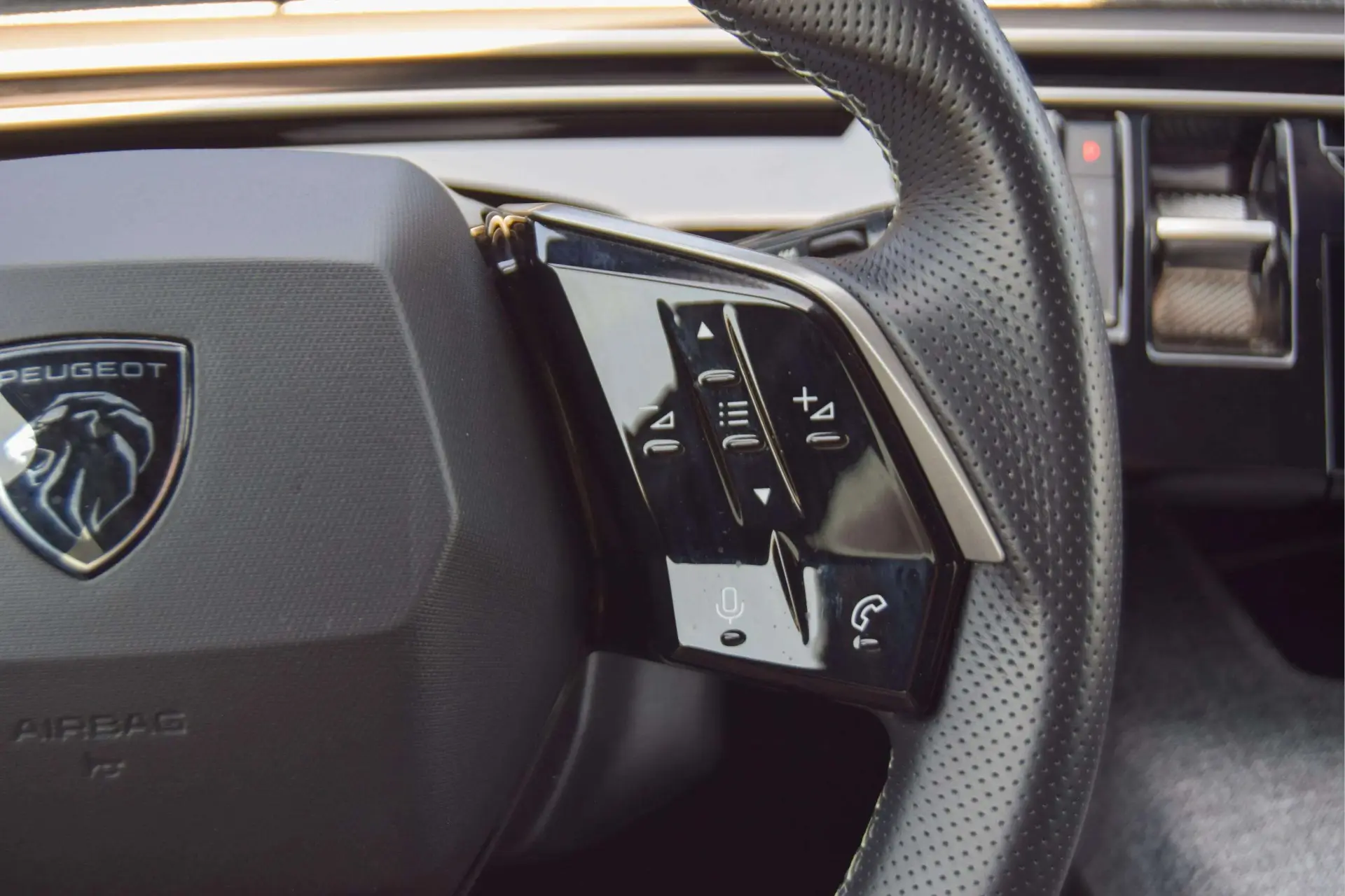 Peugeot E-3008 73 kWh GT 10