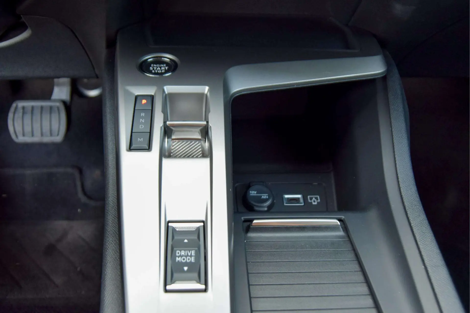 Peugeot 408 1.2 Hybrid Allure e-DCS6 23