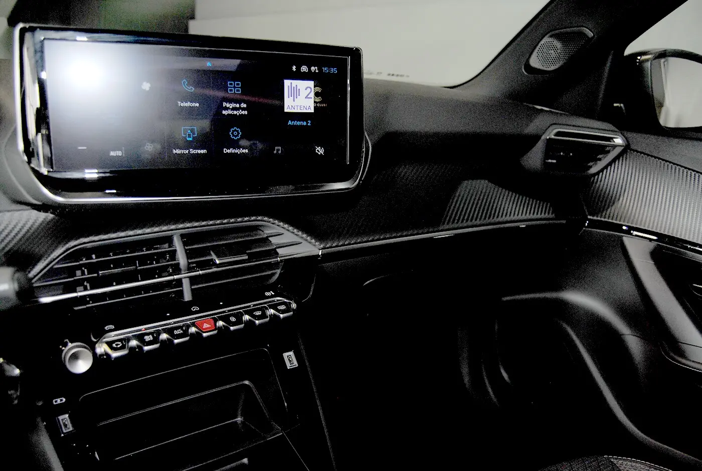 Peugeot 2008 1.2 Hybrid Allure e-DCS6 31