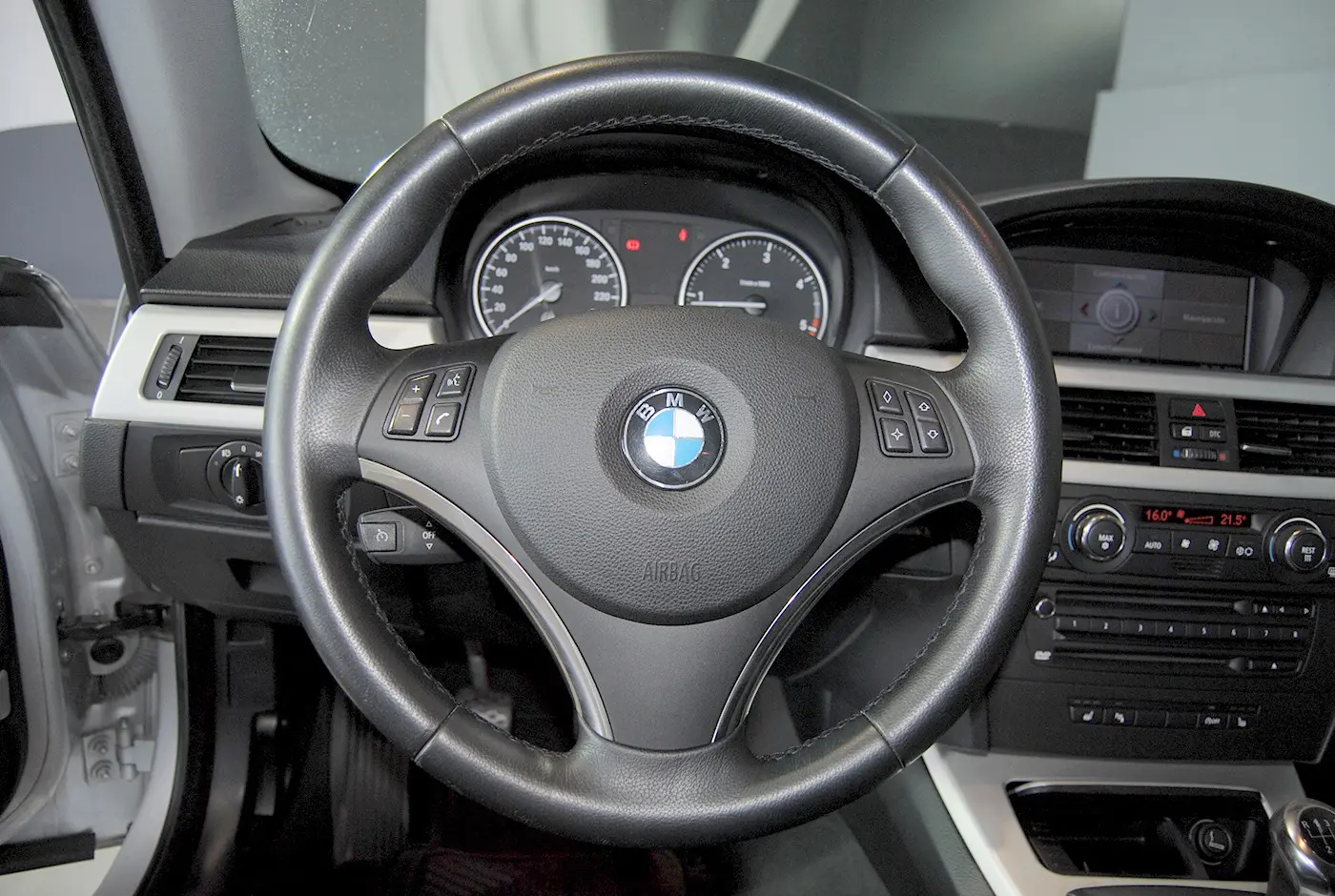 BMW 320 D COUPE 21