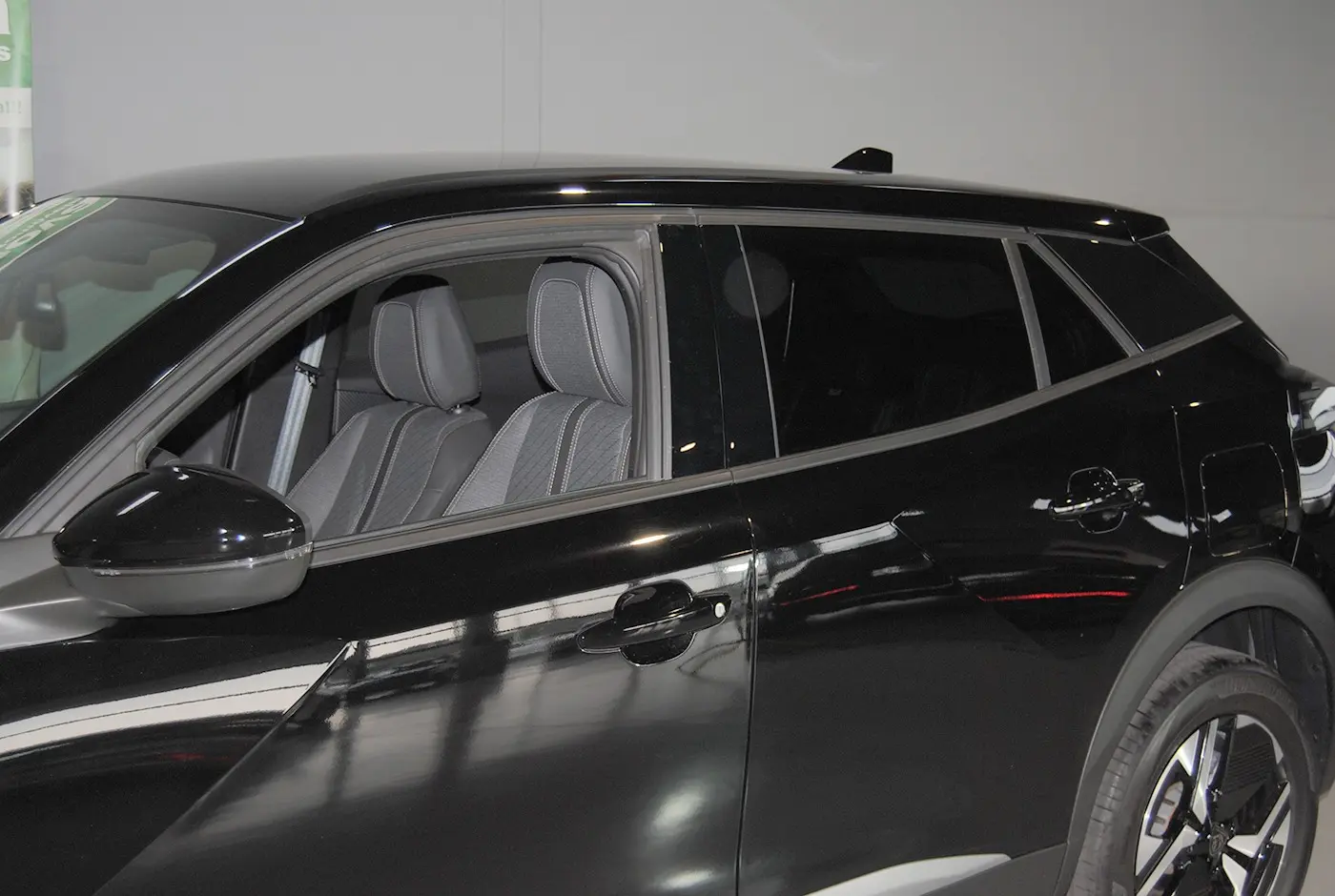 Peugeot 2008 1.2 Hybrid Allure e-DCS6 11