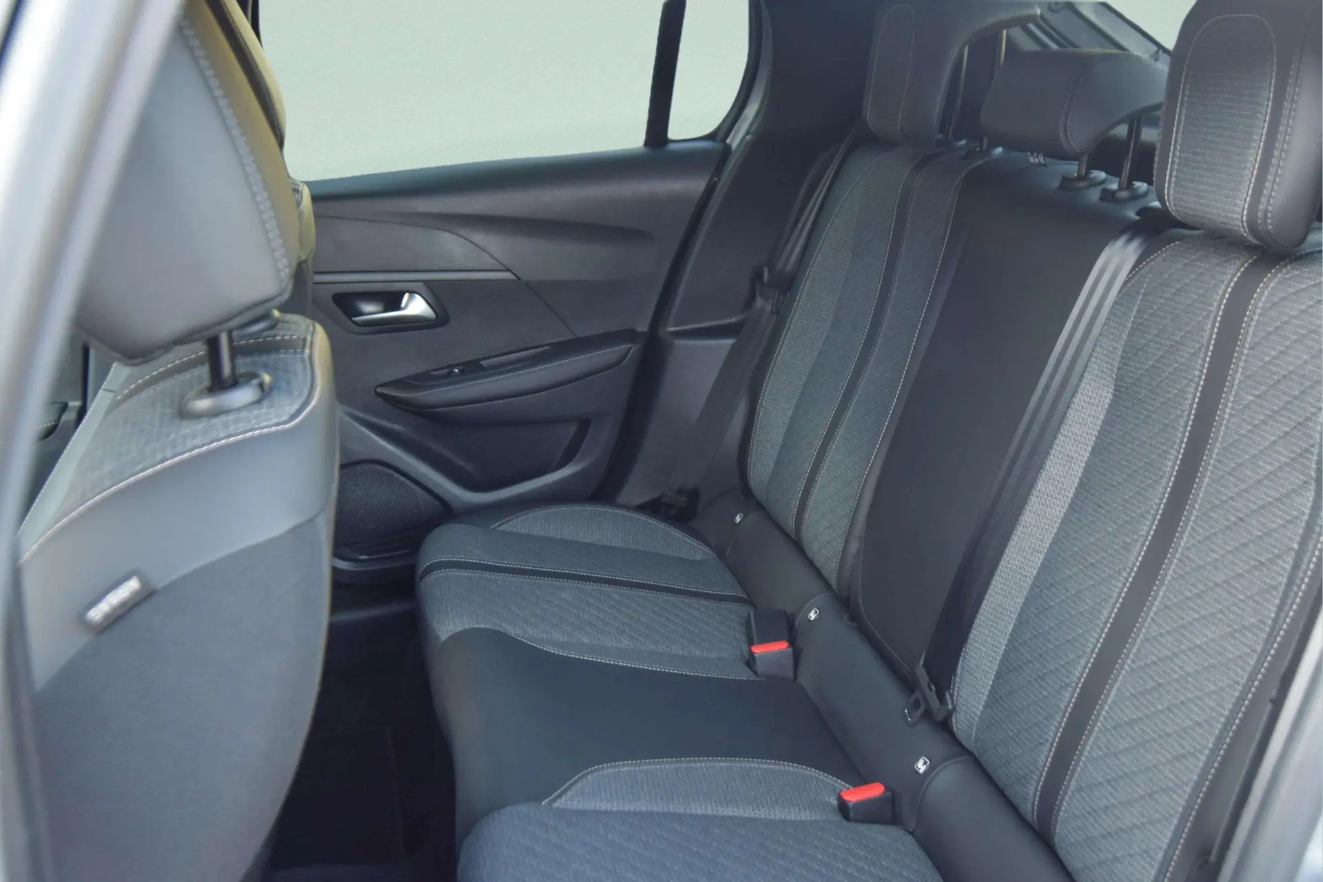 Peugeot 208 1.2 Hybrid Allure e-DCS6 16