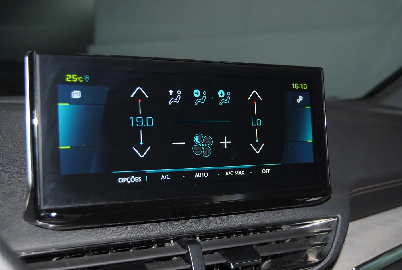 Peugeot 3008 1.6 Hybrid GT e-EAT8 41