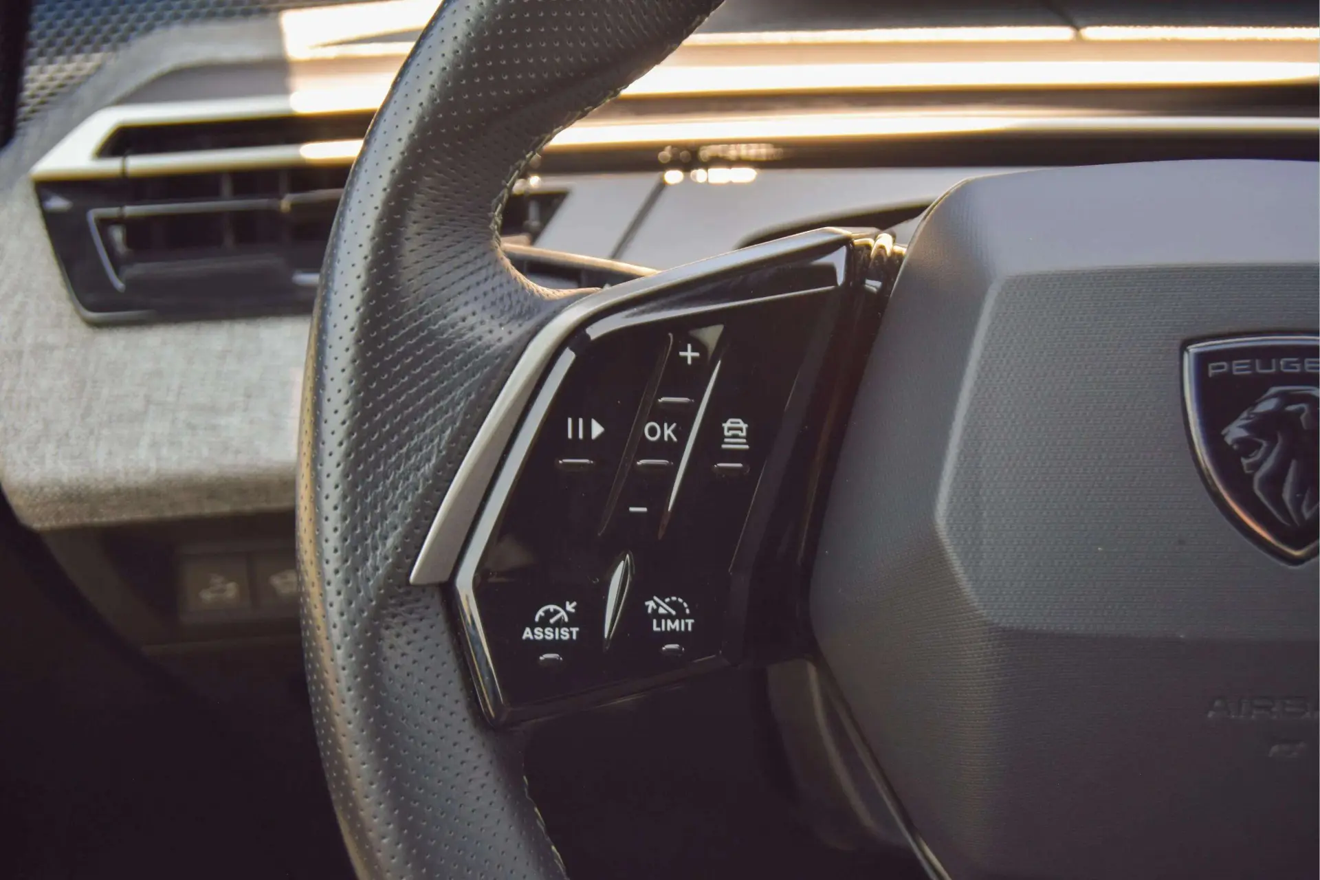 Peugeot E-3008 73 kWh GT 19