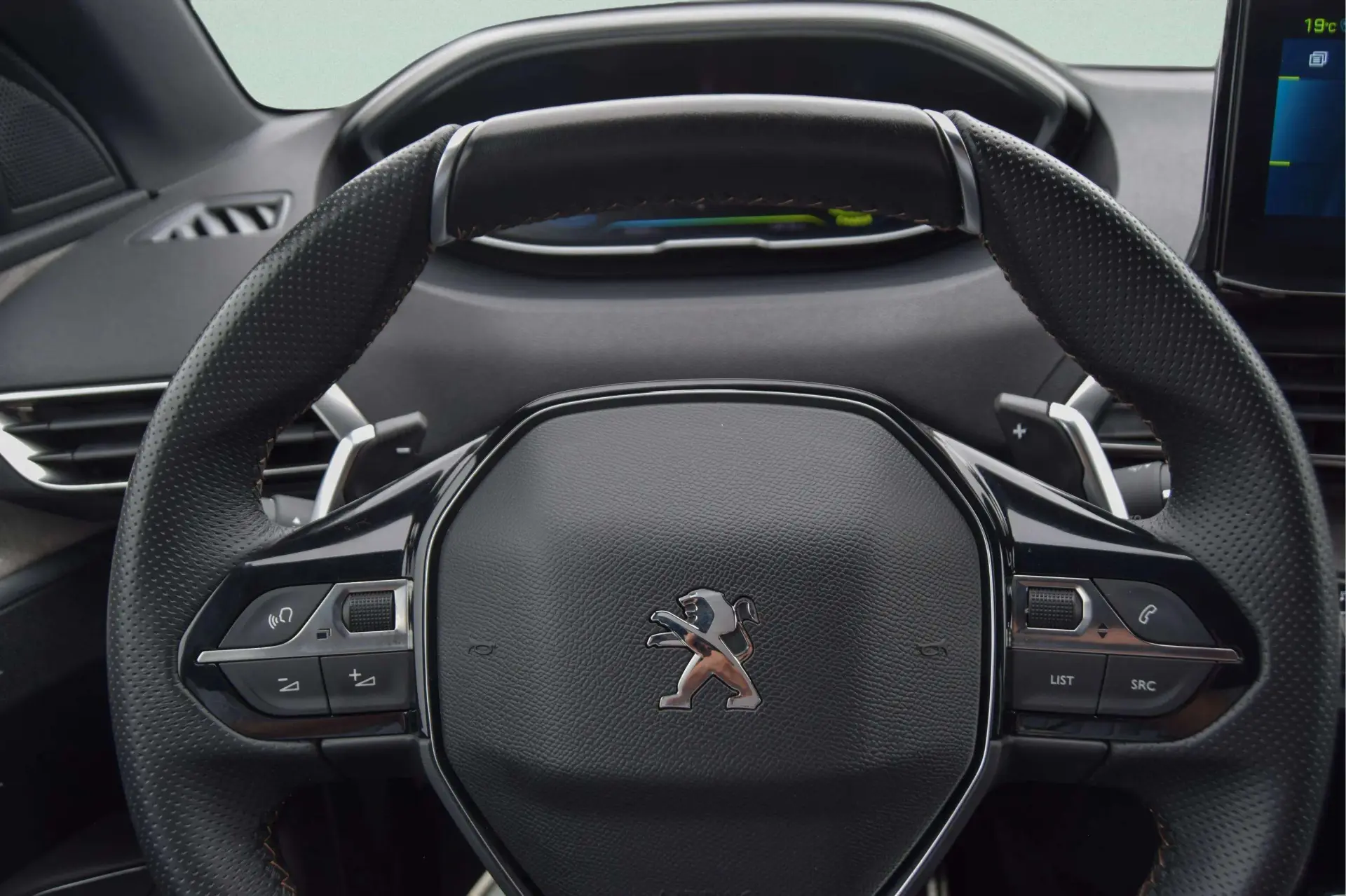 Peugeot 3008 1.6 Hybrid GT e-EAT8 11