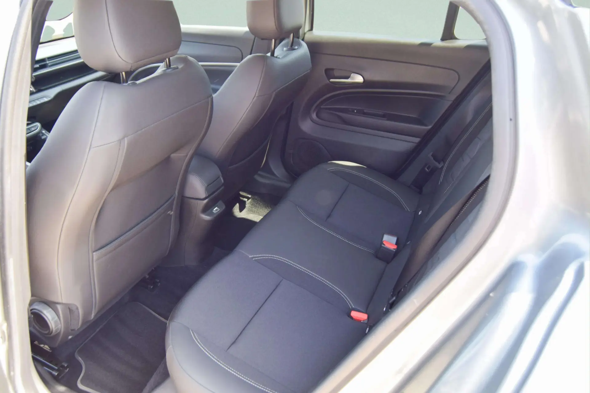 Jeep Avenger 54 kWh Summit 10
