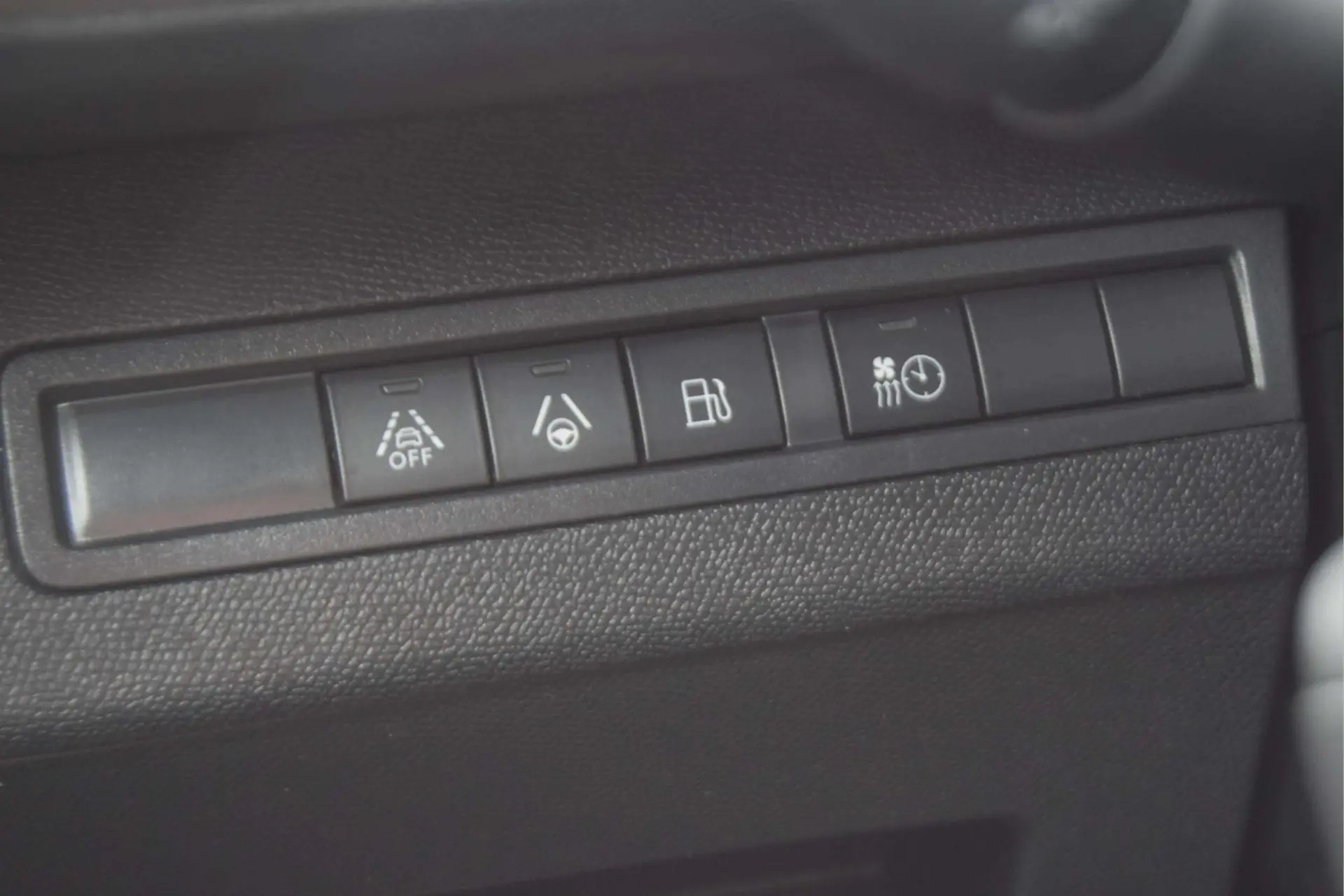 Peugeot 3008 1.6 Hybrid GT e-EAT8 11