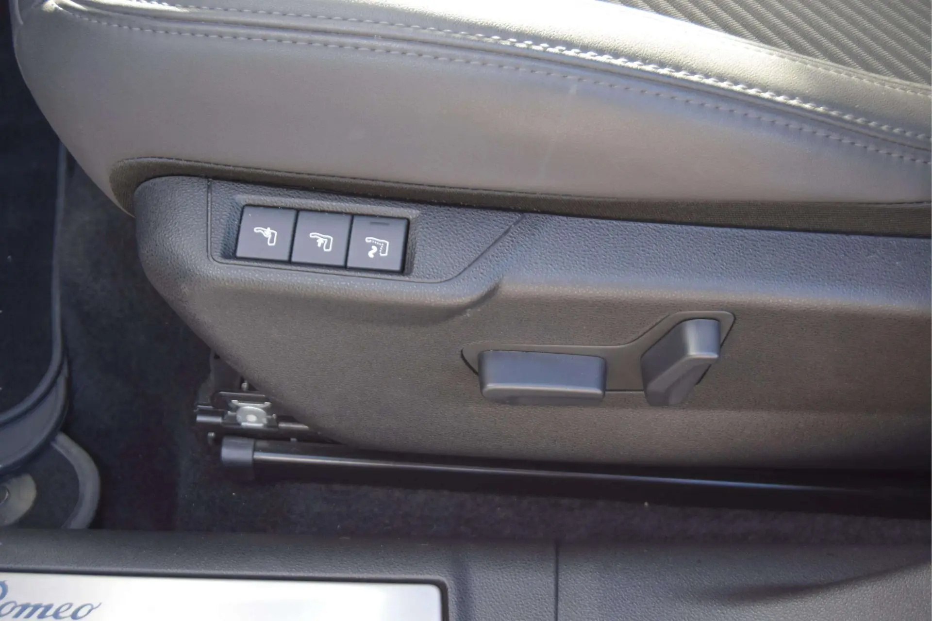 Alfa Romeo Junior 1.2 Speciale eDCT6 36