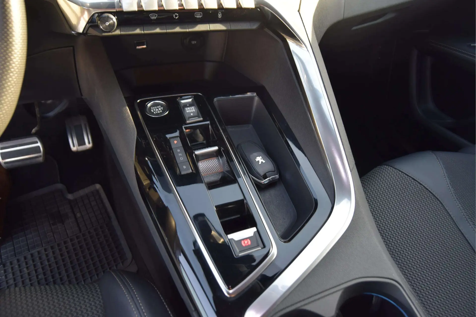 Peugeot 3008 1.6 Hybrid GT e-EAT8 19