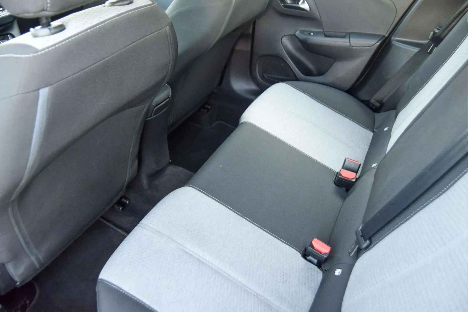 Opel Corsa 1.2 Business Edition 22