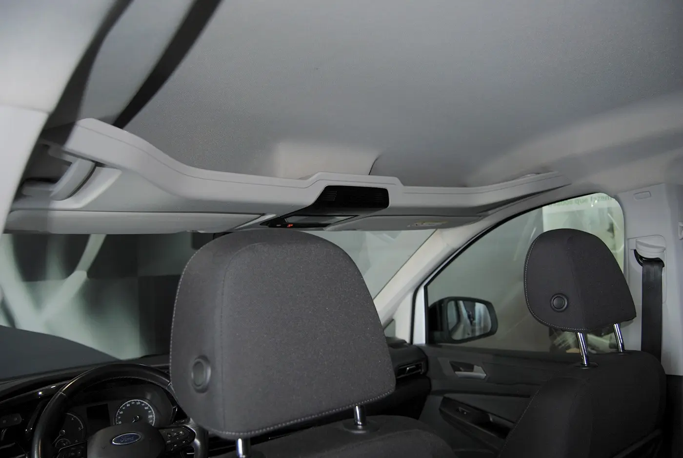 Ford Tourneo Connect 2.0 TDCi Titanium 5 lugares 22