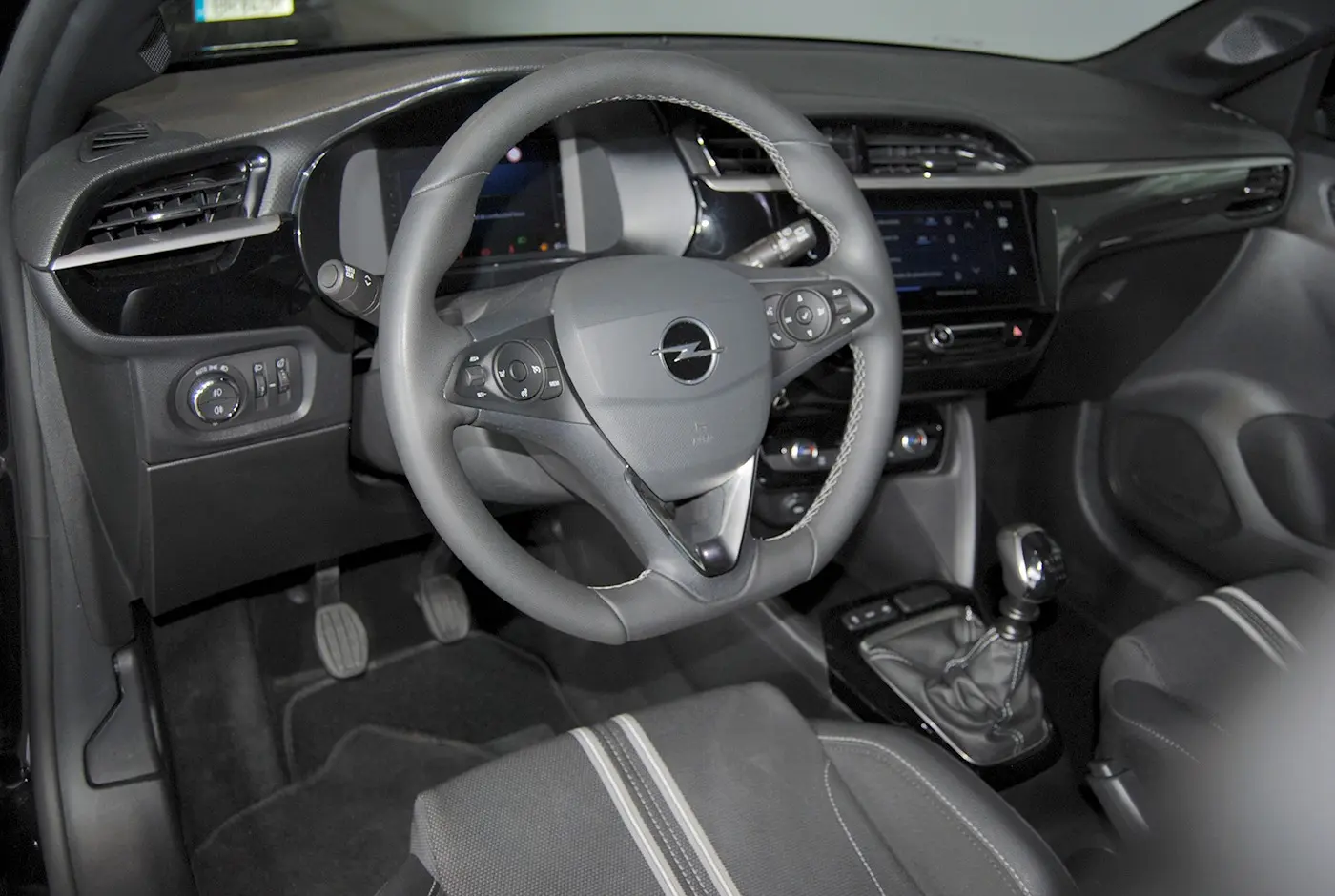 Opel Corsa 1.2 T GS 14