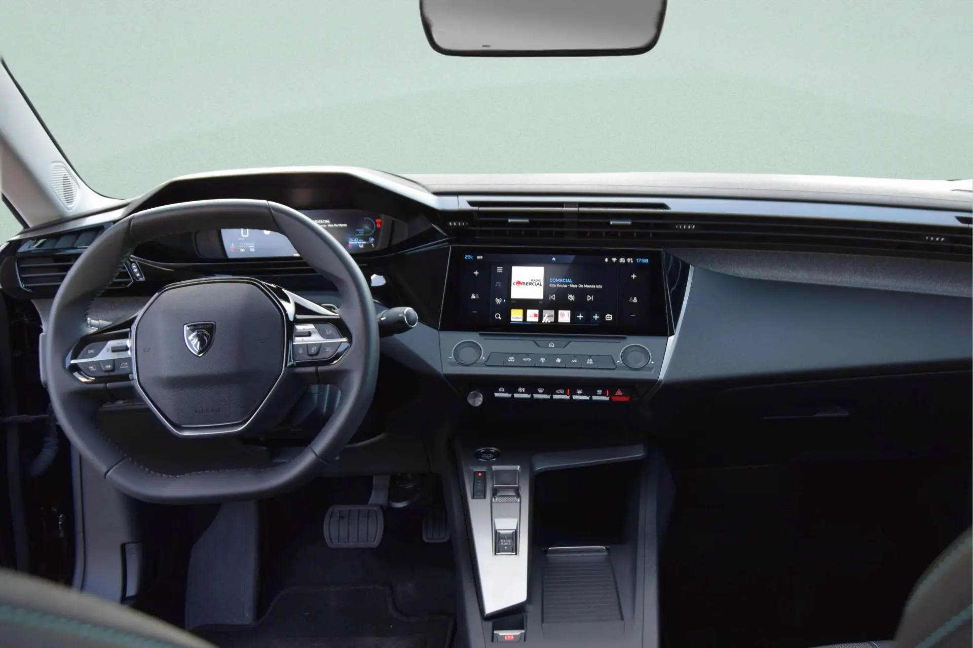 Peugeot 408 1.2 Hybrid Allure e-DCS6 19