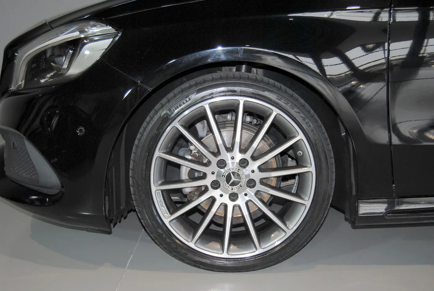 Mercedes-Benz A 180 AMG Line 10