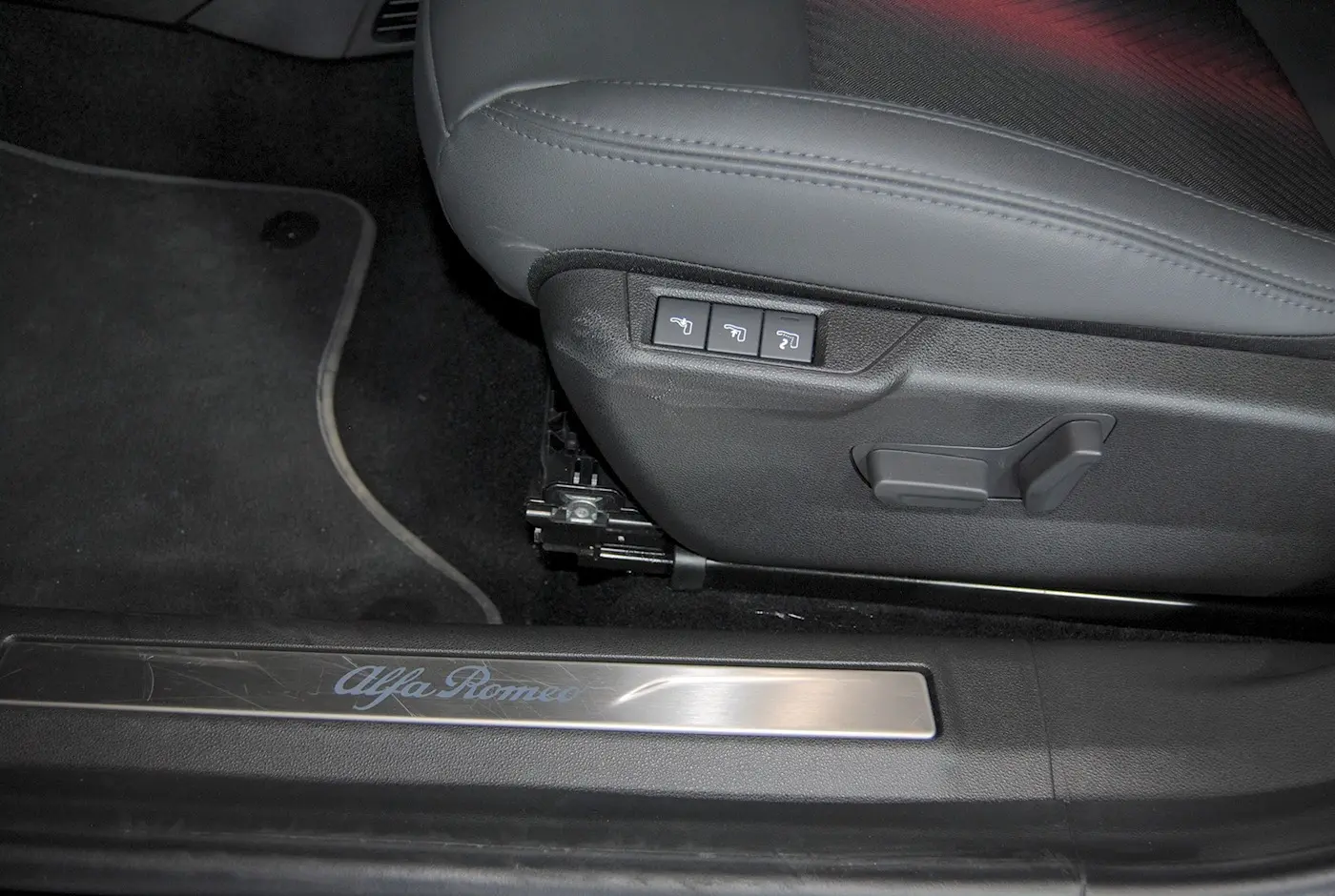 Alfa Romeo Junior 1.2 Speciale eDCT6 18