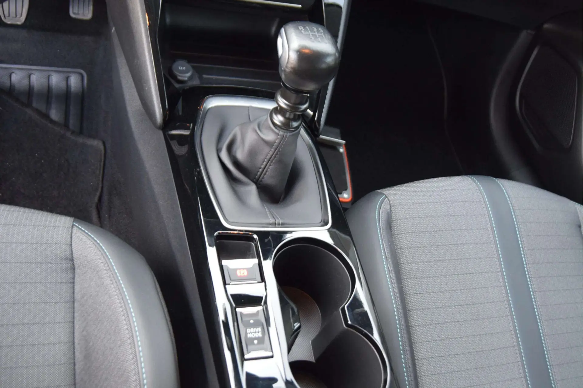 Peugeot 208 1.2 PureTech Allure 15