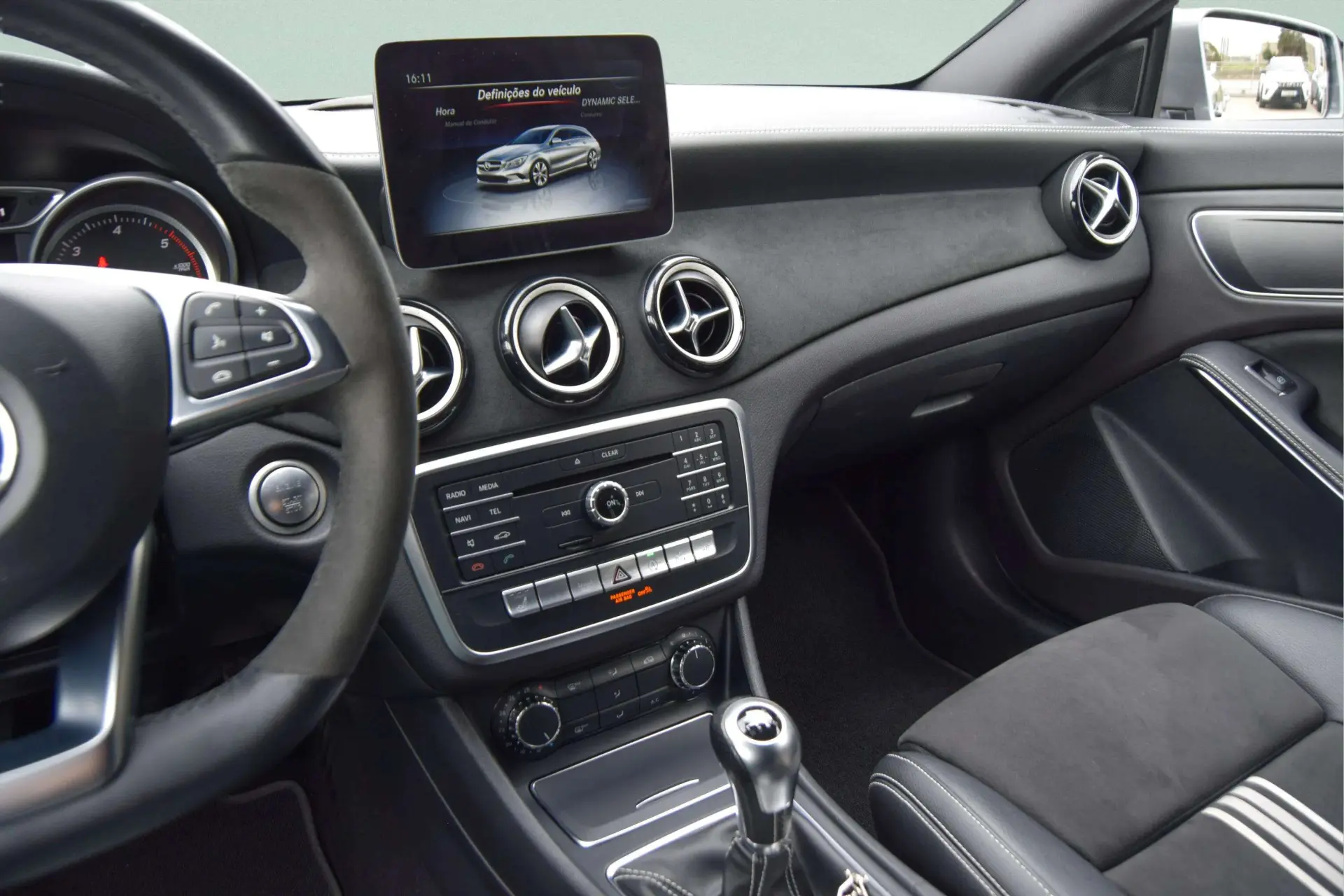 Mercedes-Benz CLA 180 d Shooting Brake AMG Line 12