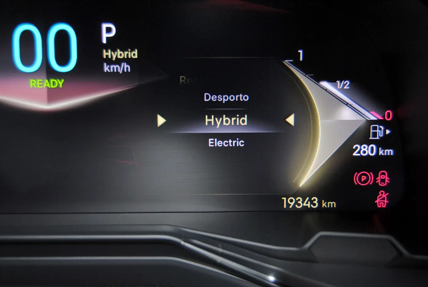 DS DS7 E-Tense Performance Line 27