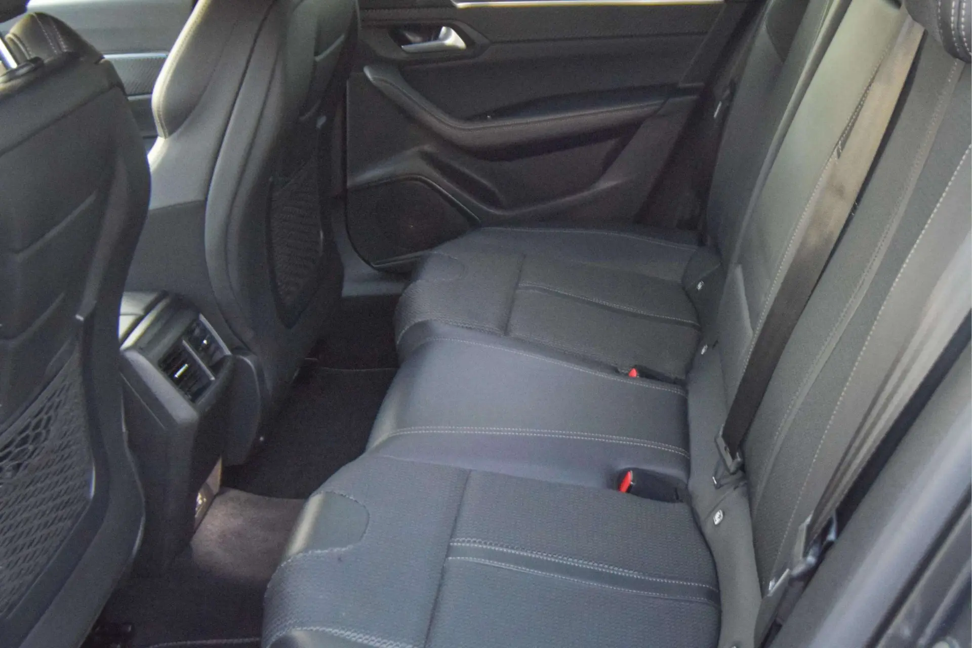 Peugeot 508 SW 1.6 Hybrid GT e-EAT8 28