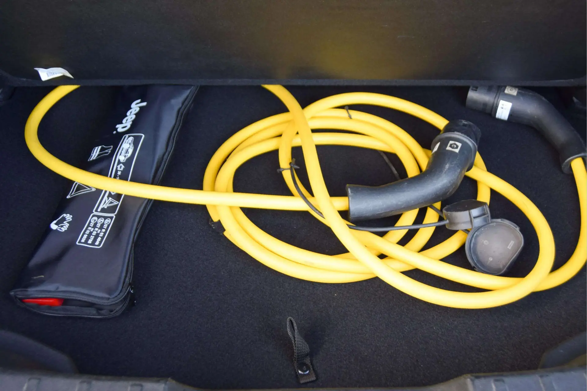 Jeep Avenger 54 kWh Summit 35