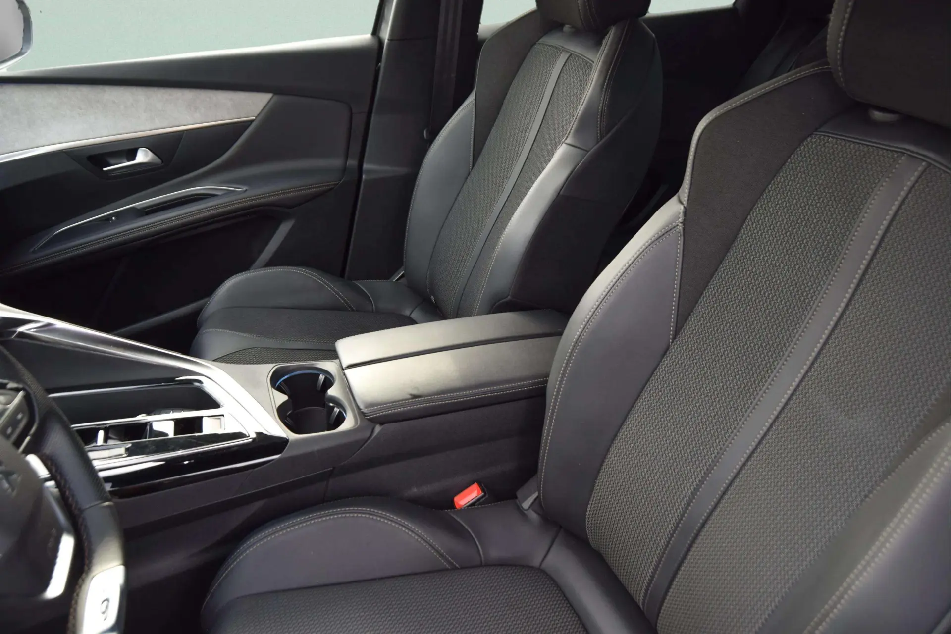Peugeot 3008 1.6 HYBRID GT PACK e-EAT8 9