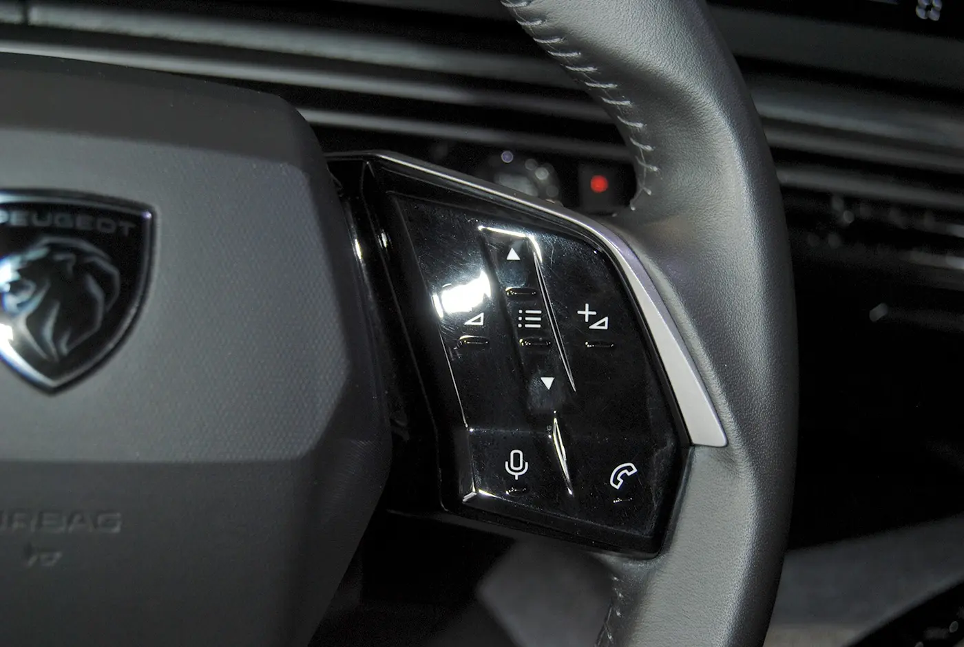 Peugeot 3008 1.2 Hybrid Allure e-DCS6 24