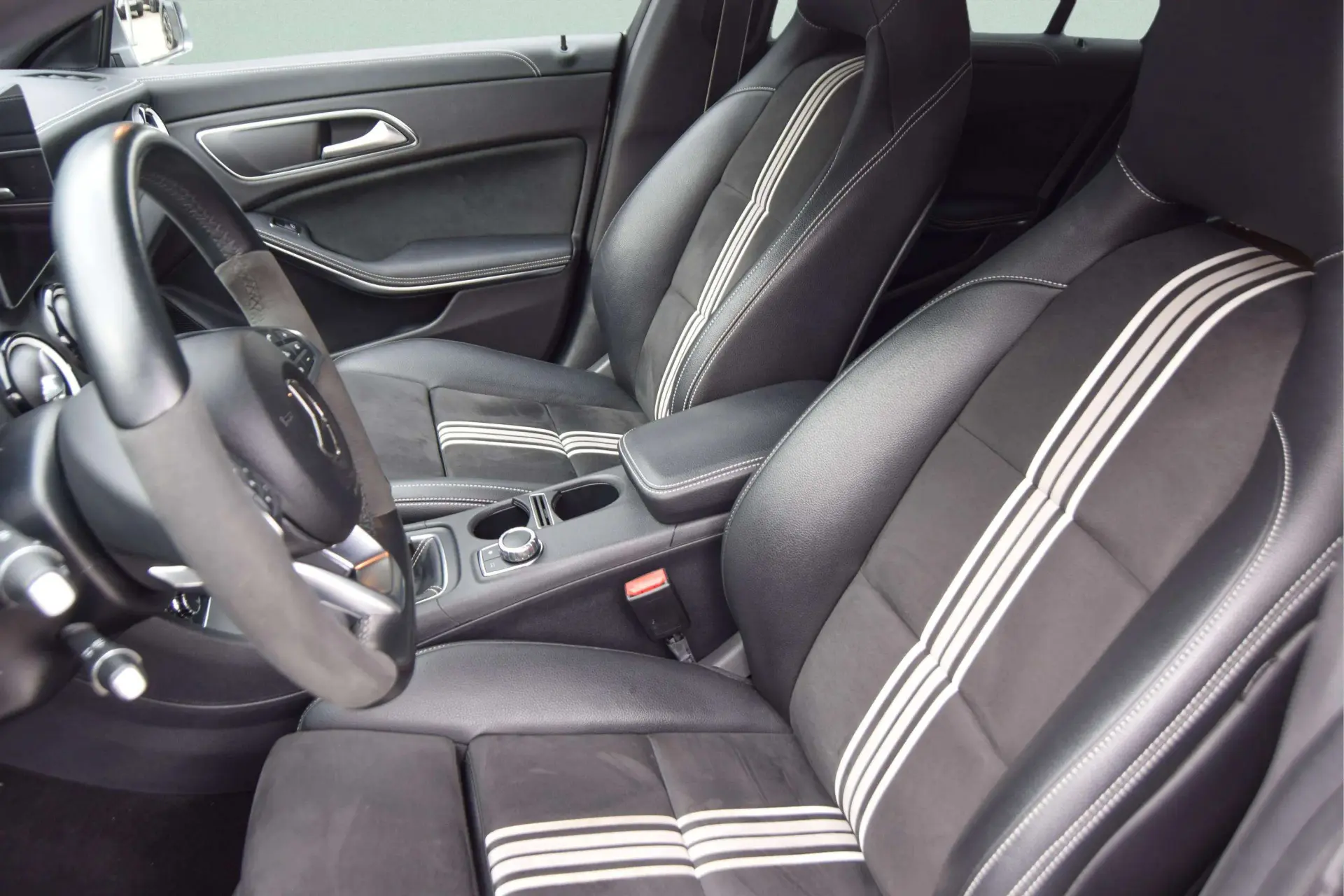 Mercedes-Benz CLA 180 d Shooting Brake AMG Line 26