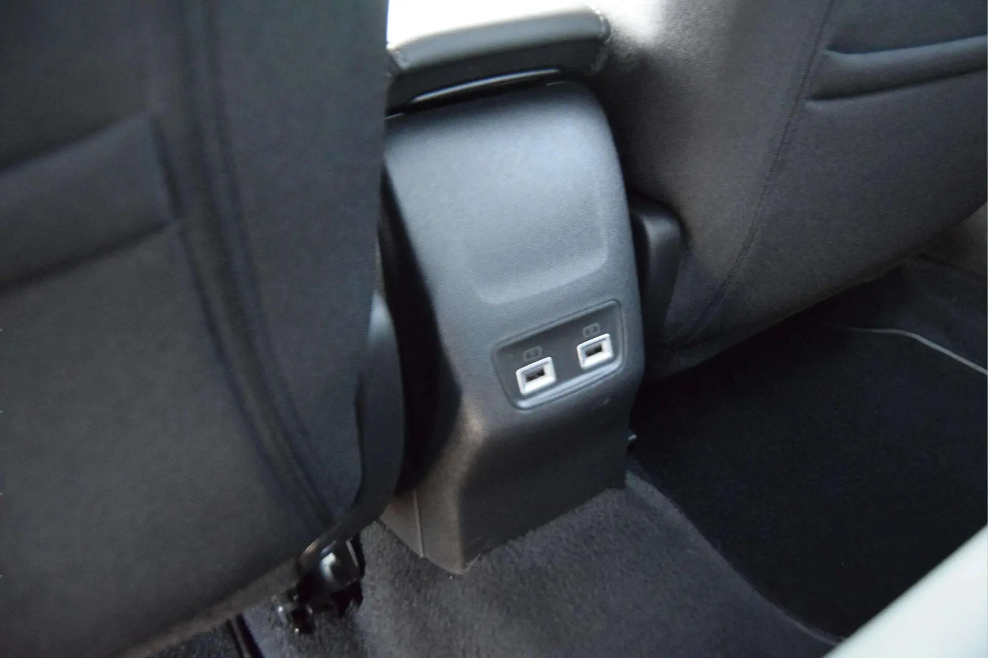 Peugeot 208 1.2 PureTech Allure 17