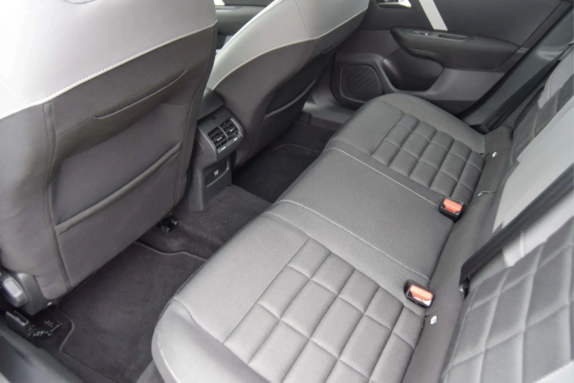 Citroen C4 1.2 Hybrid Plus e-DSC6 28
