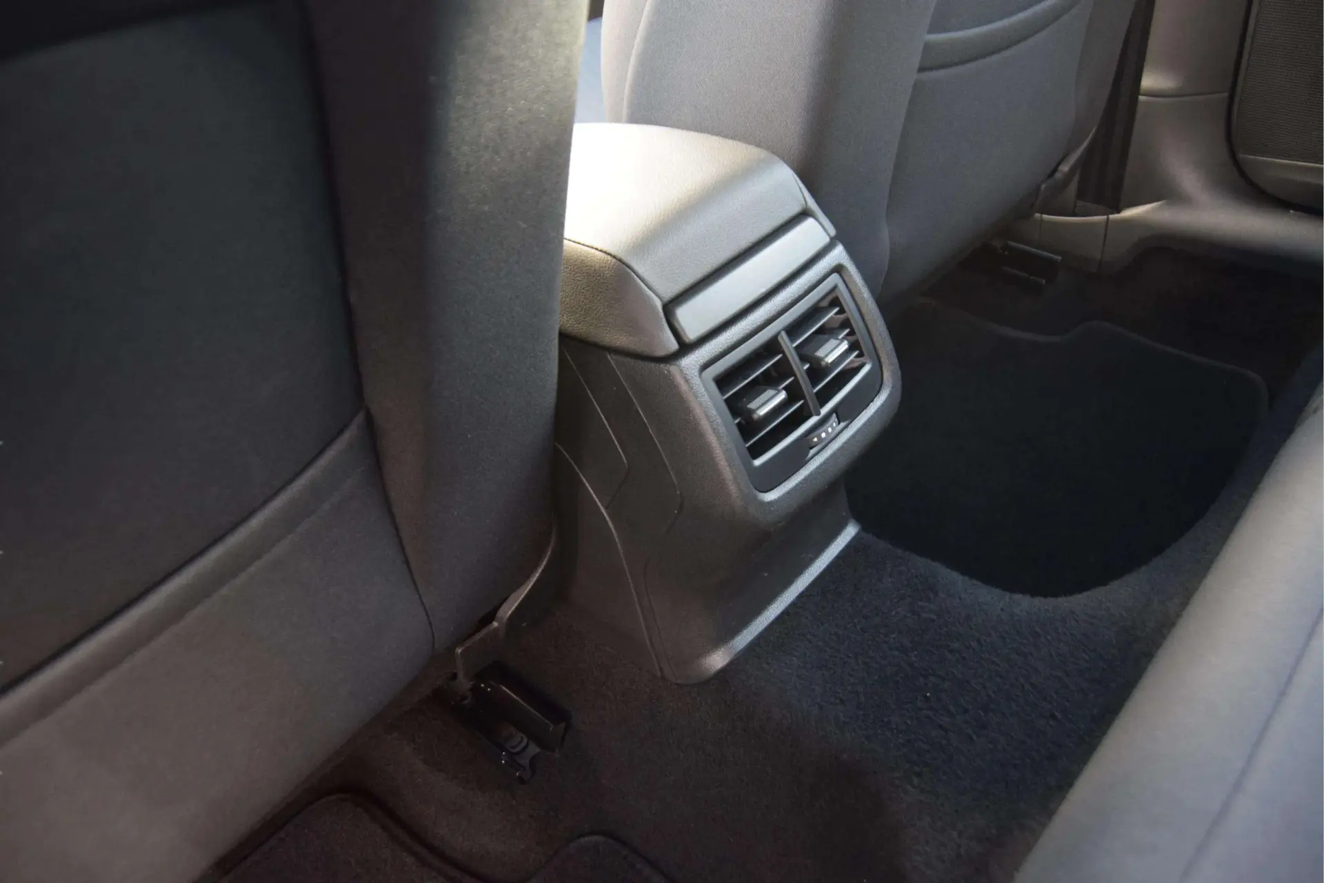 SEAT Leon ST 1.6 TDI Style Ecomotive 9
