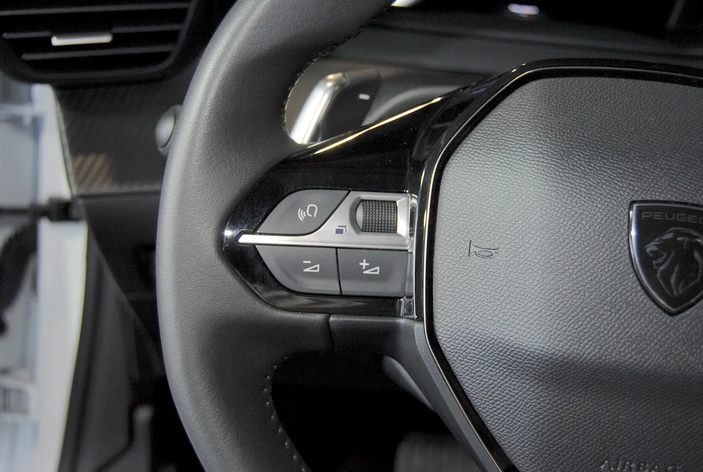 Peugeot 208 1.2 Hybrid Allure e-DCS6 21