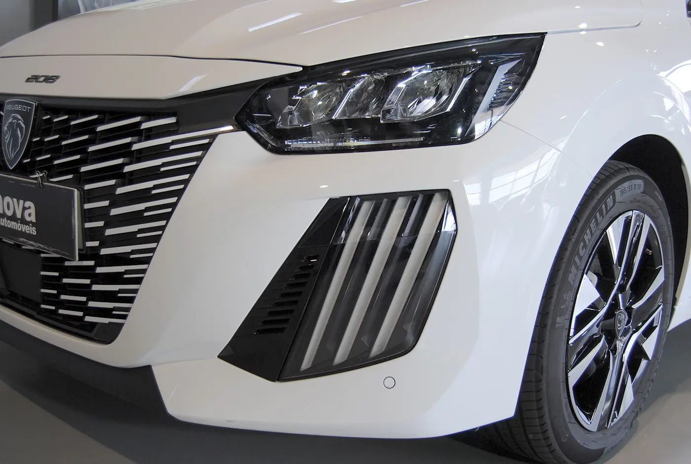 Peugeot 208 1.2 Hybrid Allure e-DCS6 11