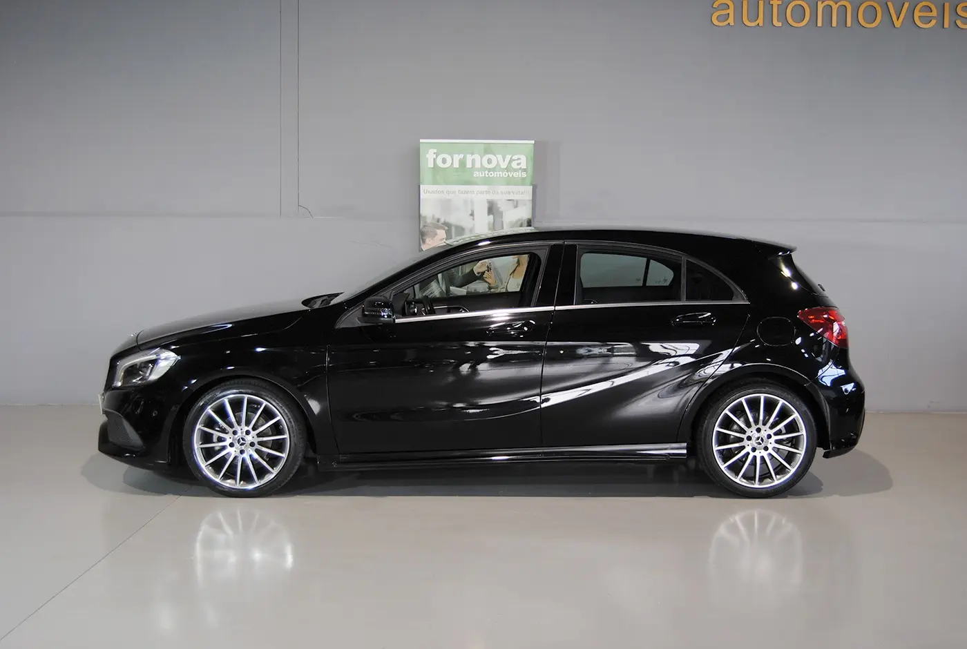 Mercedes-Benz A 180 AMG Line 9
