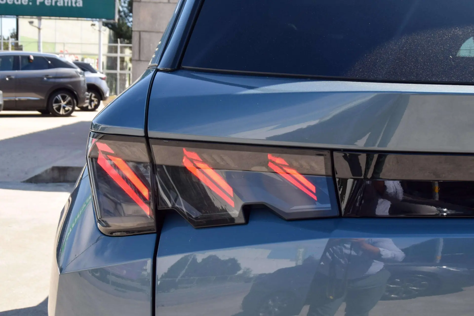Peugeot E-5008 73 kWh GT 25