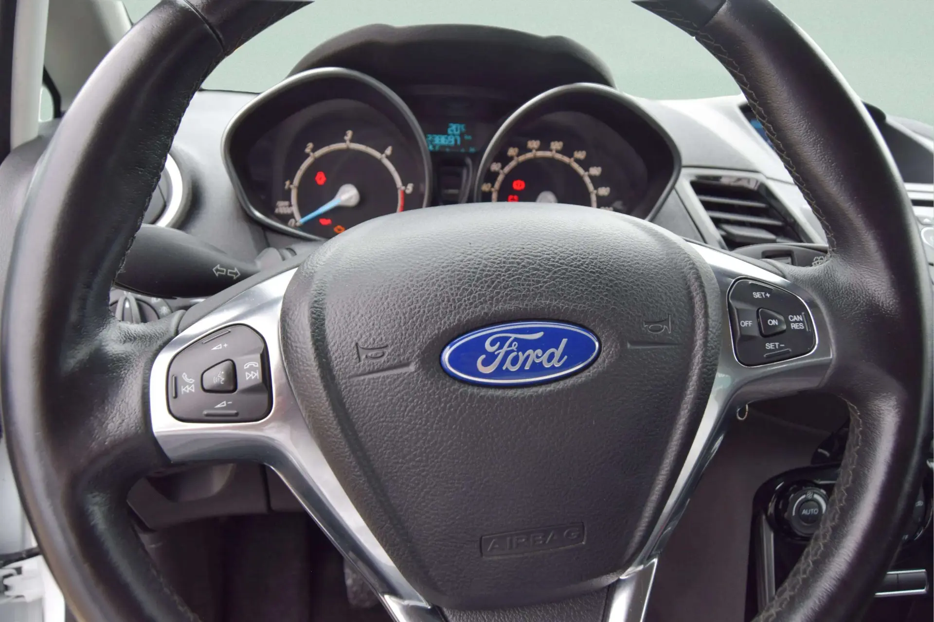 Ford Fiesta 1.5 TDCi Titanium 10