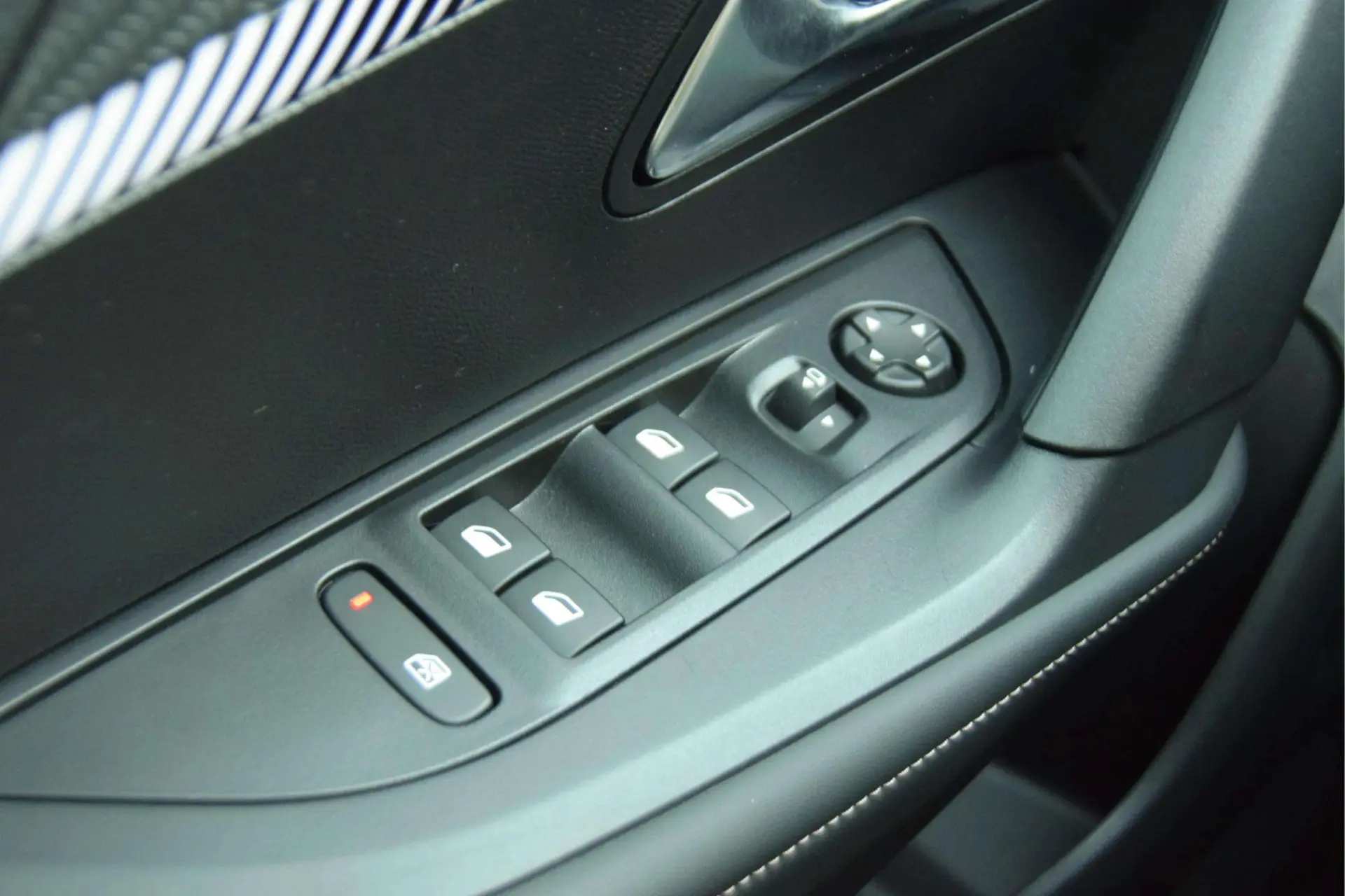 Peugeot 2008 1.2 Hybrid Allure e-DCS6 21